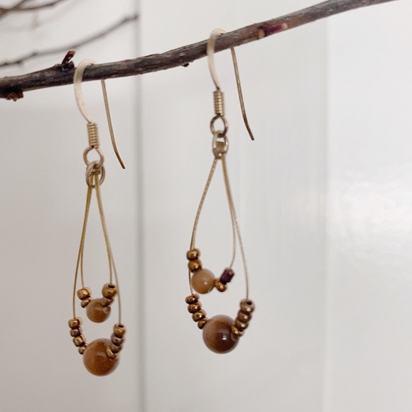 Set. White-crackle stone necklace with earrings. - Picture 12 of 13